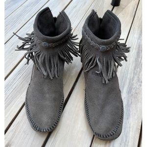 Minnetonka moccasins booties, size 8.5